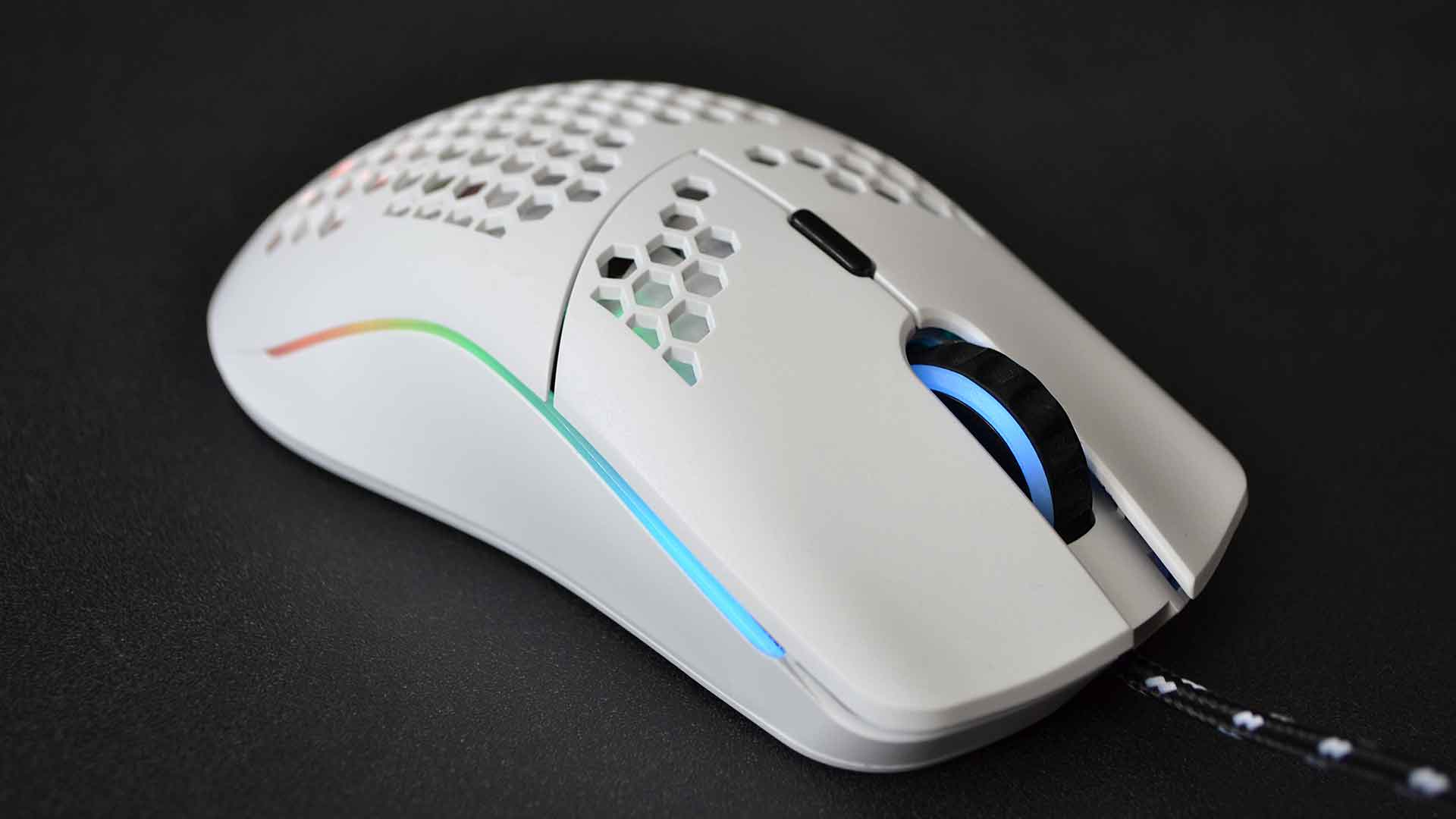 7 Best White Gaming Mouse 2021 (Palm, Claw Or Fingertip)